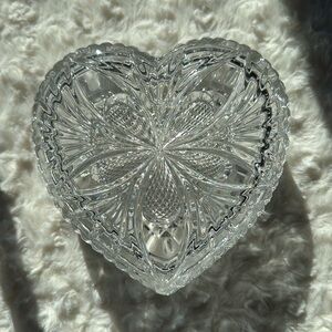 VINTAGE~BOHEMIA~LEAD CRYSTAL~HEART DISH W/LID~BEAUTIFUL WHEN SUNLIGHT HITS~KCC